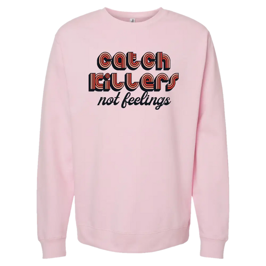 Pink sweatshirt with retro-style text saying ’Catch killers not feelings’.